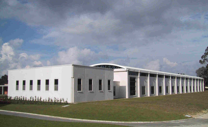 Planta de producción de chocolates Nutresa en Rionegro Antioquia, diseño y construcción por Dinpro. Servicios de arquitectura, ingeniería y mantenimiento industrial.