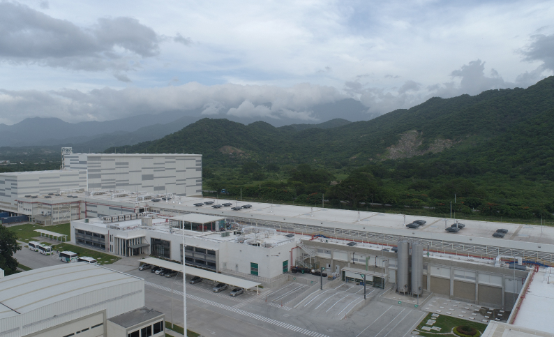 Vista aérea de la planta de Nutresa en Santa Marta, Magdalena, proyecto de gerencia e interventoría realizado por Dinpro en el sector de alimentos y bebidas.