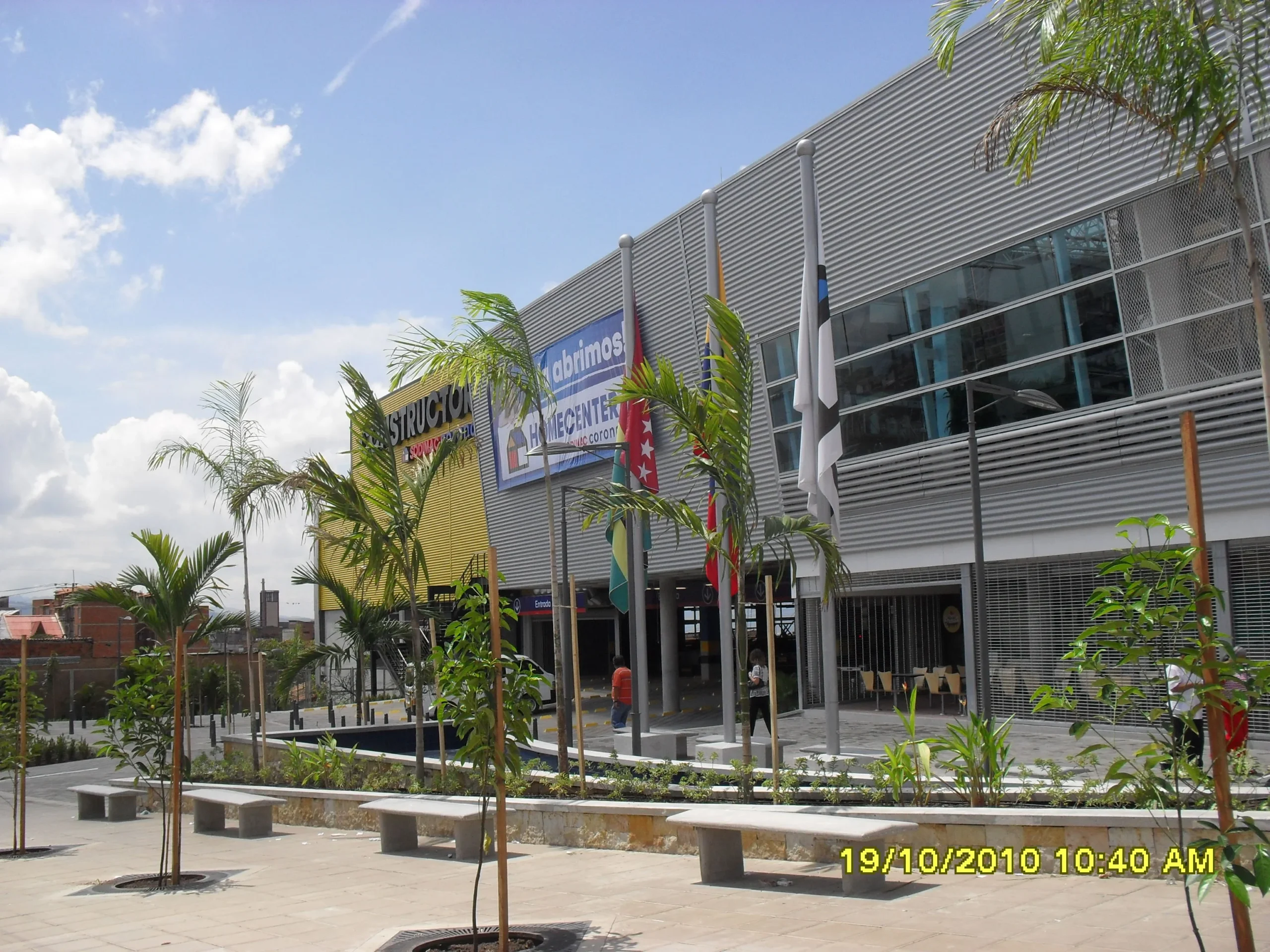 Fachada del Home Center Bucaramanga, almacén retail en Santander. Proyecto desarrollado por Dinpro.